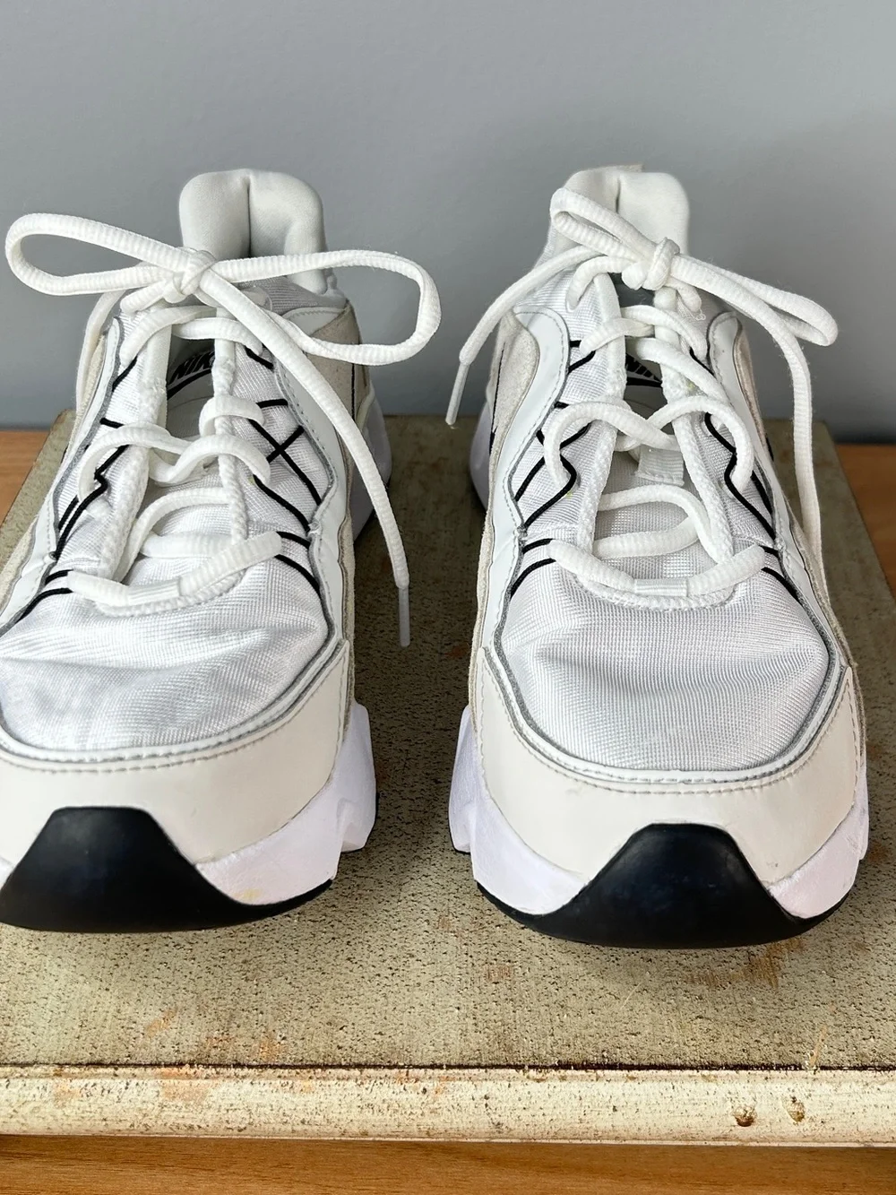 Nike White Sneakers Size 8 Tennis Shoes RYZ 365 Summit - Picture 12 of 16